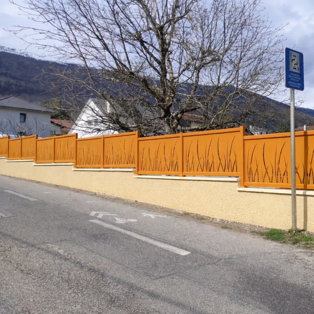 Installation de cloture aluminium Cetal à Thoiry