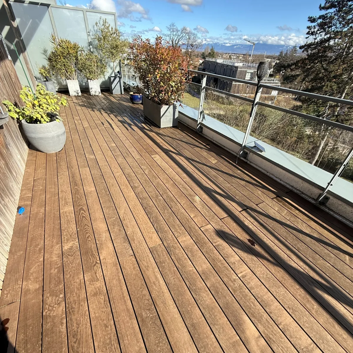 Terrasse sans vis apparent à Prevessin Moens