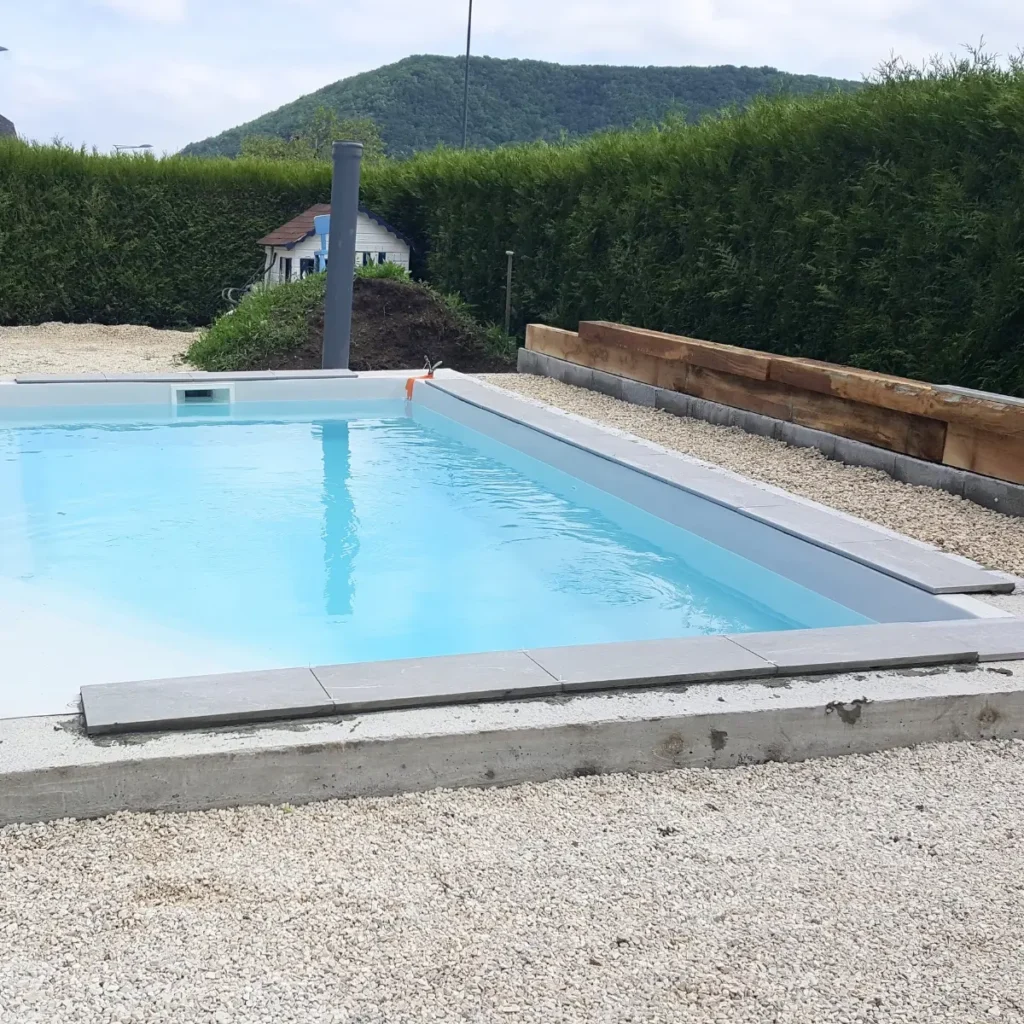Pose de carrelage autour de une piscine