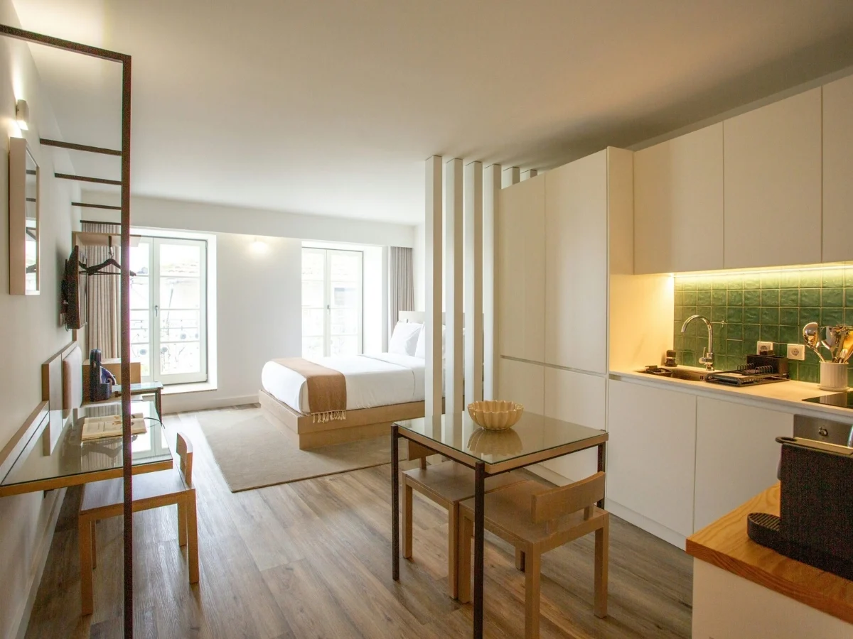 Travaux de peinture intérieure et pose de parquet dans un appartement de gestion locative à Saint-Genis-Pouilly